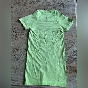 BRIGHT GREEN Swiftly Tech Short Sleeve 2.0 Regular Length. Size 0.